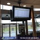 Pantalla de información al viajero exterior instalada en un nodo de transporte