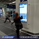 Versión táctil de la pantalla de información para estaciones en una estación de tren